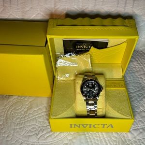 New/Never worn.  Two toned Invicta watch with black face & bezel.